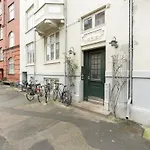 Homely And Spacious Apt In Cph